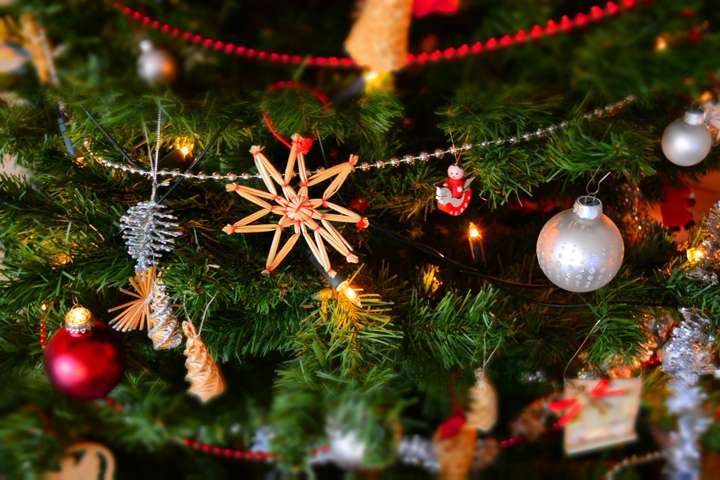How to Reduce Holiday Anxiety So You Can Actually Enjoy the Holiday Season